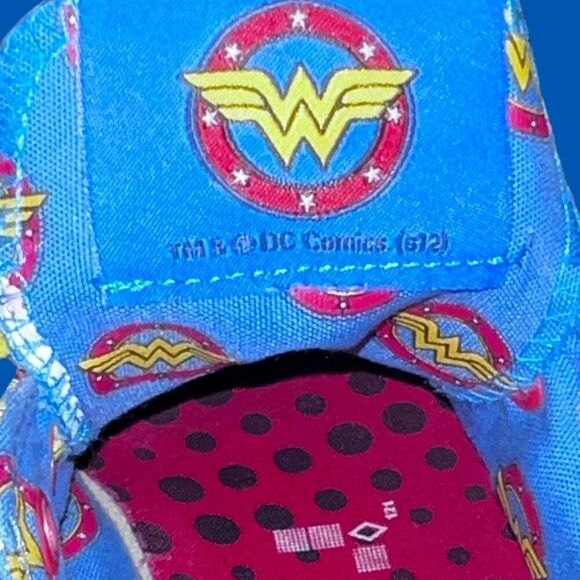 Converse Chuck Taylor All Star Vintage DC COMICS Wonder Woman Low Top Sneakers 5 - Picture 4 of 8